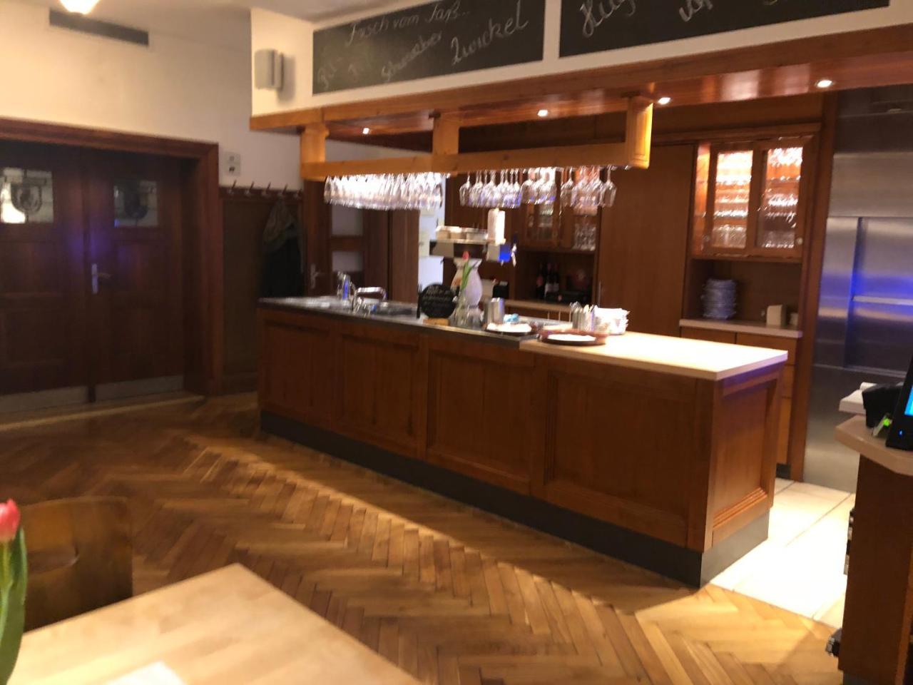 Gasthof Baeren Оксенфурт Екстериор снимка