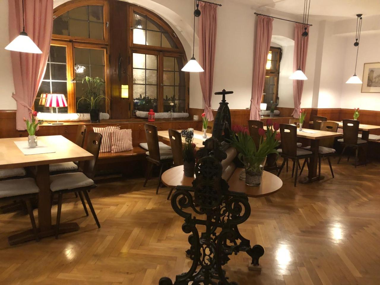 Gasthof Baeren Оксенфурт Екстериор снимка