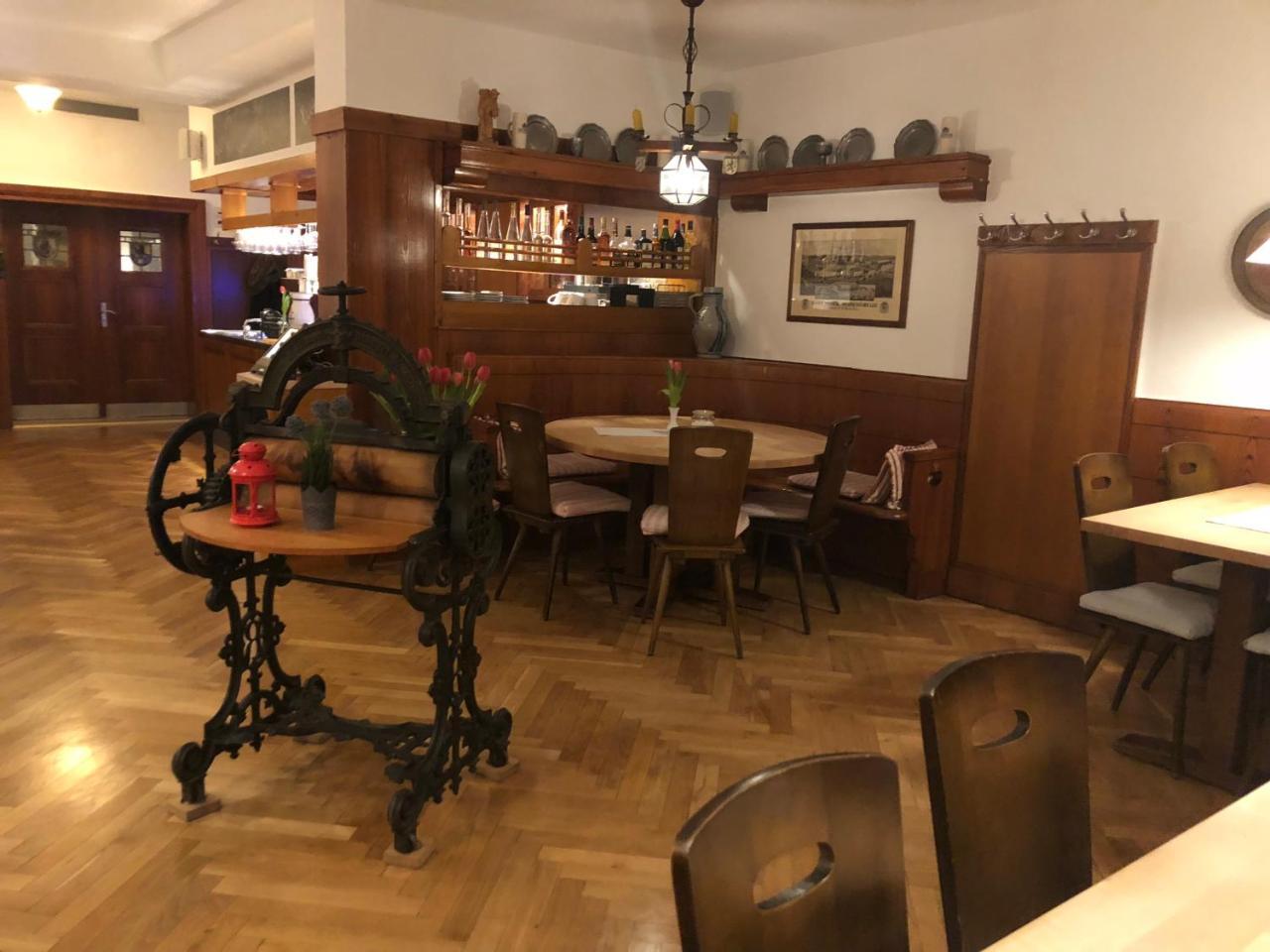 Gasthof Baeren Оксенфурт Екстериор снимка